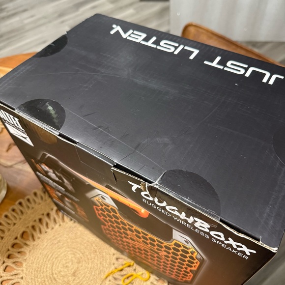 Altec Lansing Rugged Wireless Speaker - Black and Orange - Picture 3 of 10
